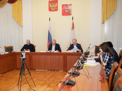 11 апреля председатель КСП Вологодской области Ирина Карнакова и аудитор Елена Богданова приняли участие в заседании комитета по бюджету и налогам областного парламента