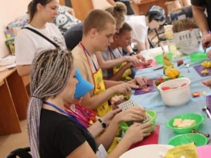 Вологодский дом социального обслуживания организует дневную занятость молодых людей с ментальной инвалидностью, проживающих дома