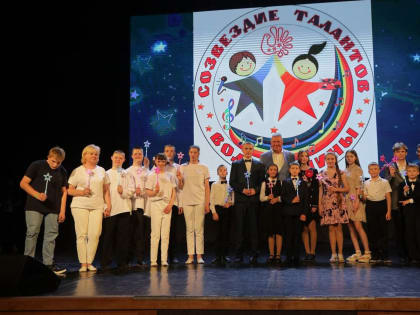 Олег Кувшинников вручил специальный приз победителю фестиваля 