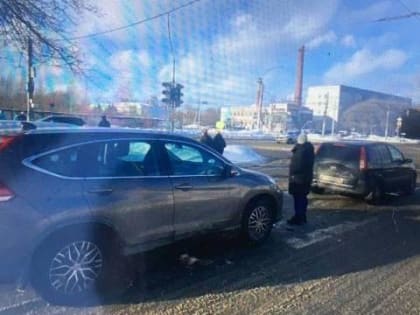 Годовалый малыш пострадал при столкновении двух иномарок в Вологде