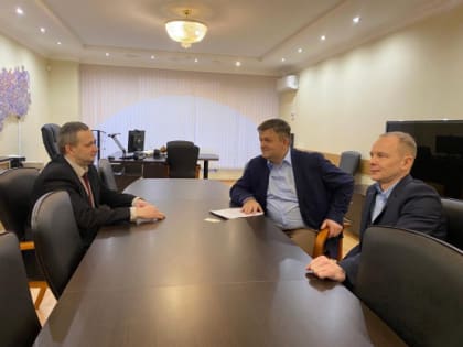 Провел рабочую встречу с новым генеральным директором АО "Группа компаний «Вологодские лесопромышленники» Антоном Зебанцом