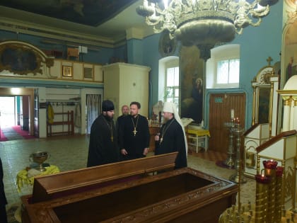 В новую дубовую раку будут вложены мощи праведного Александра