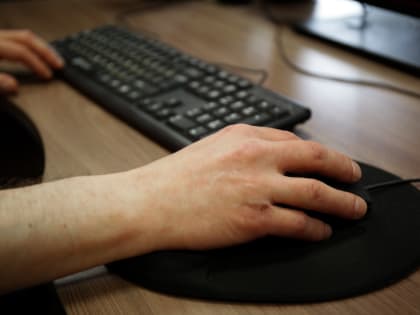 В Череповце юноши и девушки в торжественной обстановке получили главный документ страны