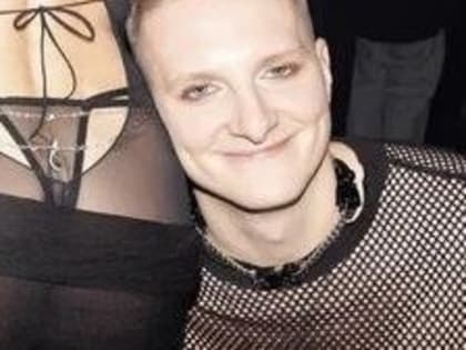 Ничего святого! Ночной клуб обменял голую вечеринку на святые мощи