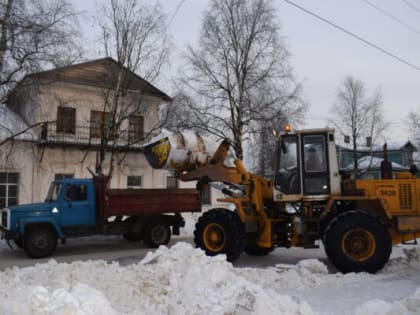 Уборка и вывоз  снега продолжаются