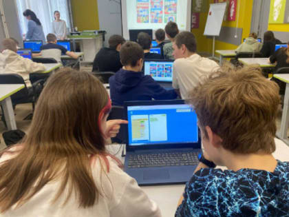 Вологодские школьники познакомились с технологиями в интернет-торговле