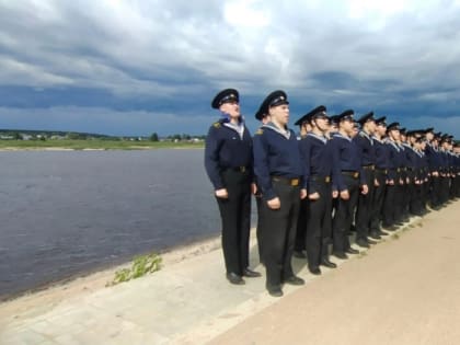 Макаровцы встречают День России на суше и на море