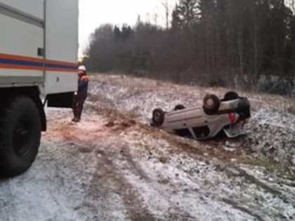 В Бабаевском районе иномарка вылетела в кювет, пострадала девушка