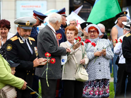 Елена Быкова поздравила череповчан с днём Военно-морского флота