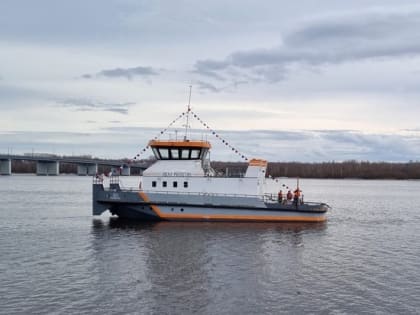 В Череповце спустили на воду третий буксир-толкач