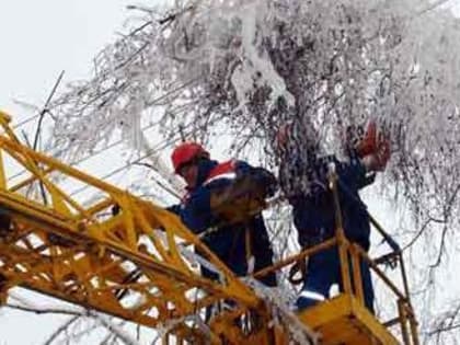 Несколько деревень на Вологодчине встретят Новый год при свечах, если не успеют электрики…