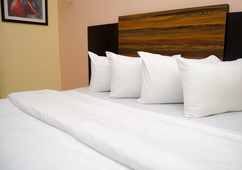 Residency Executive Deluxe 1