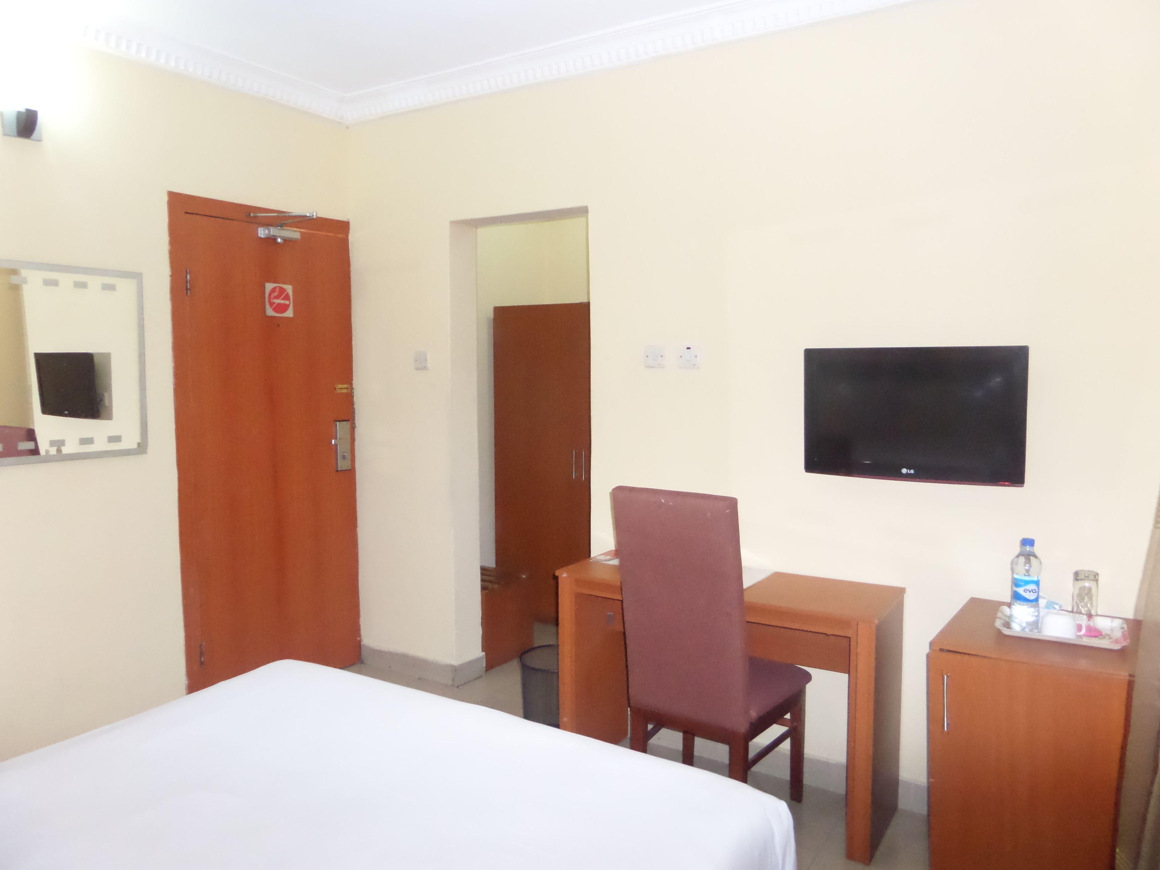 DELUXE ROOM 1