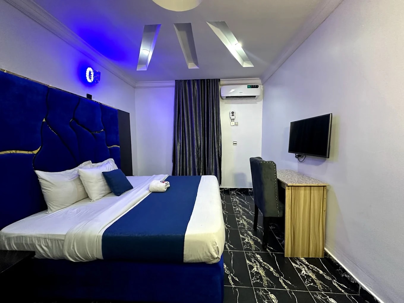 Standard Deluxe Rooms 1