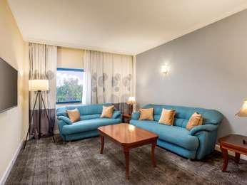 Executive Suite with 1 double bed andconnecting room 1