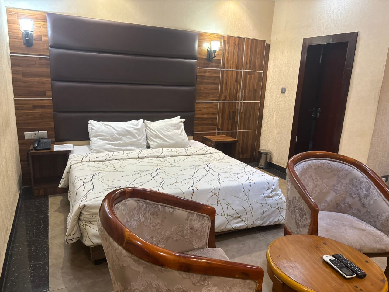 Luxury Room 1