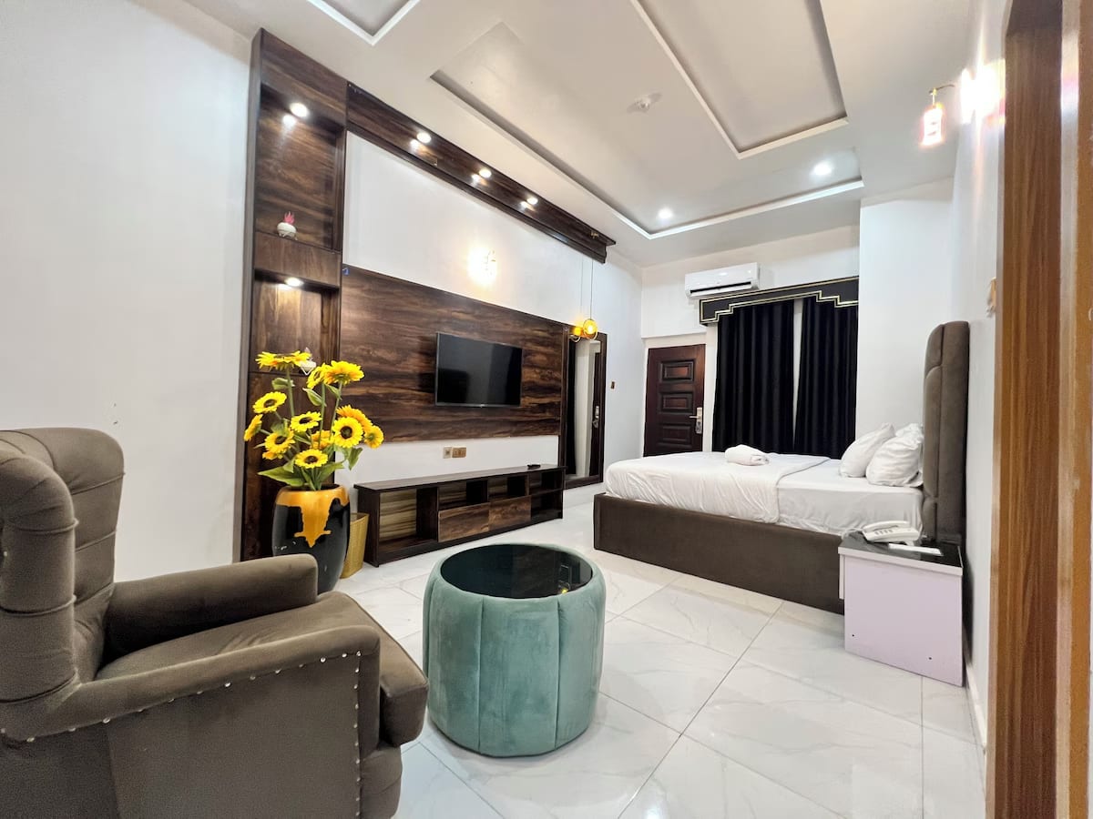 Deluxe Single Room 1