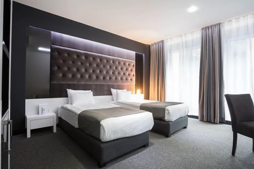 Royal Room 1
