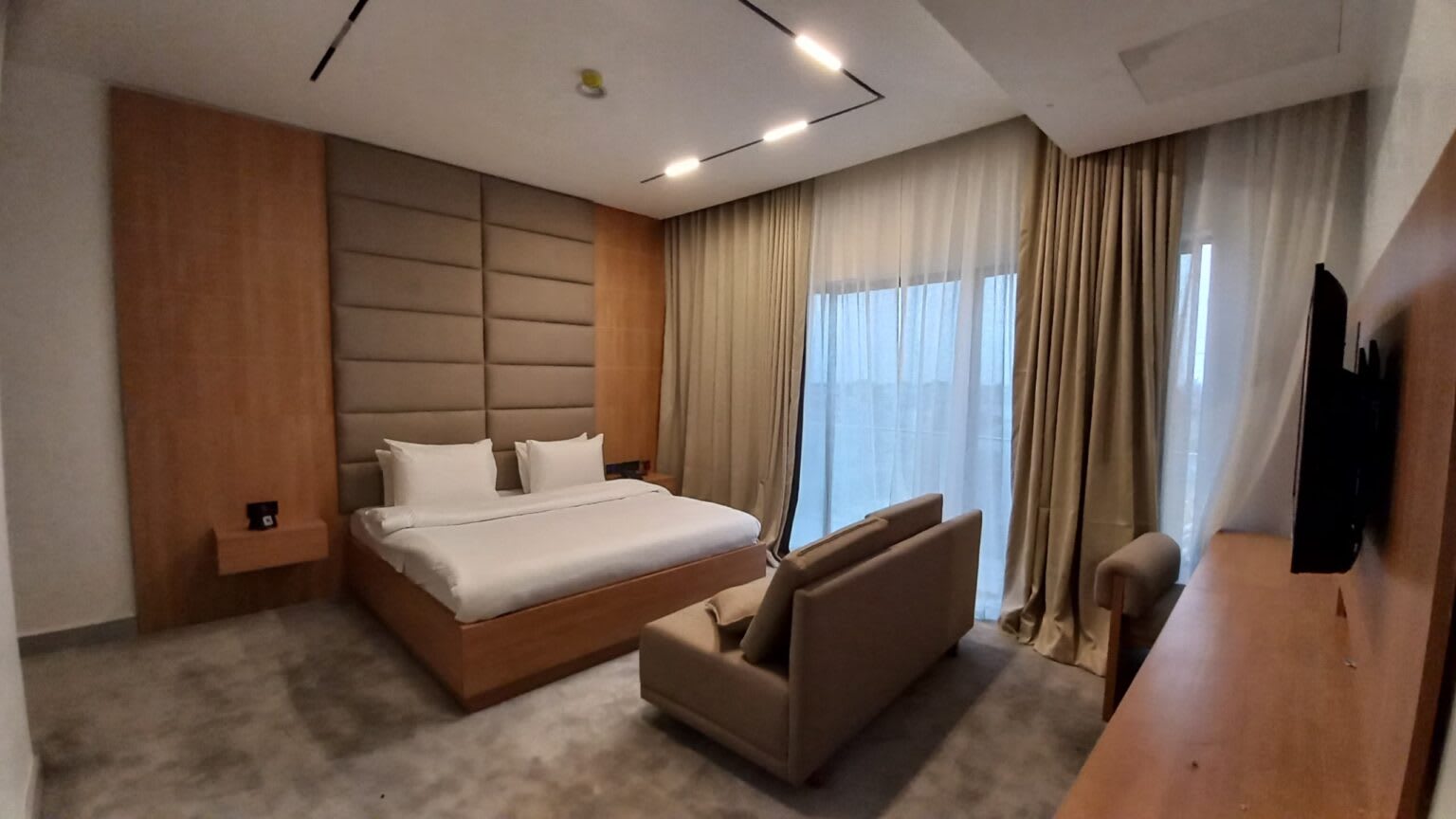 Deluxe Room 1