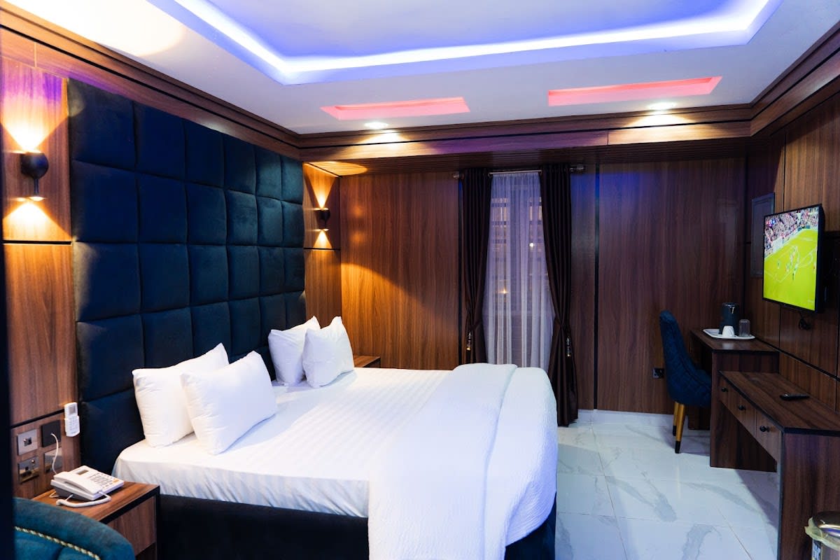 ExecutiveRoom 1