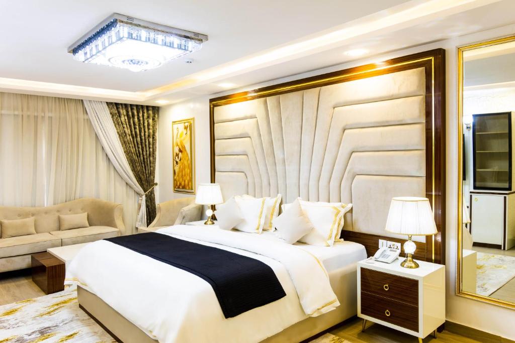 JUNIOR SUITE 1