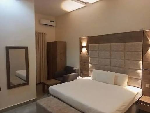 Business Suite 1