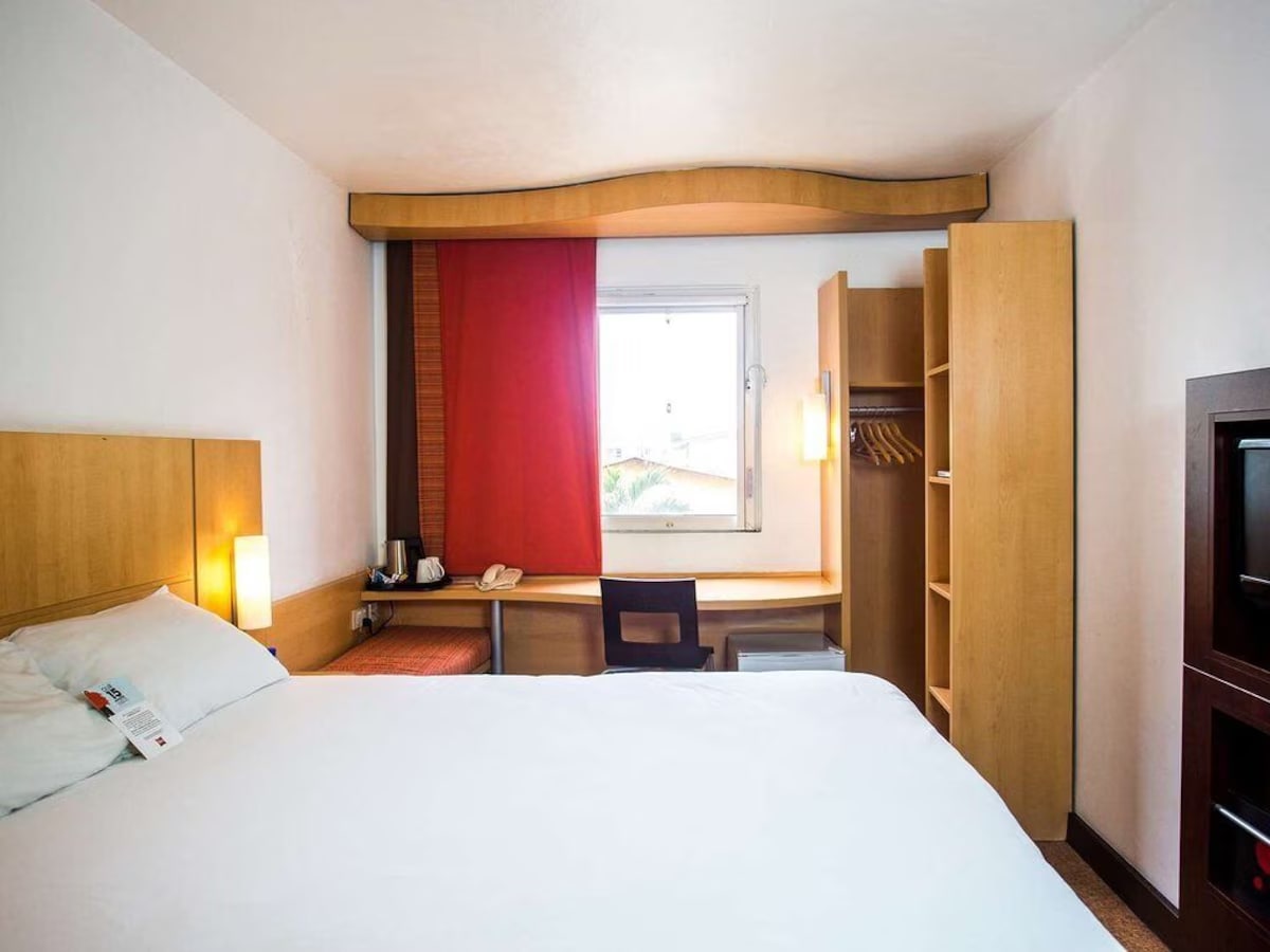 TOWER SUITE WITH ADJ ROOM 1