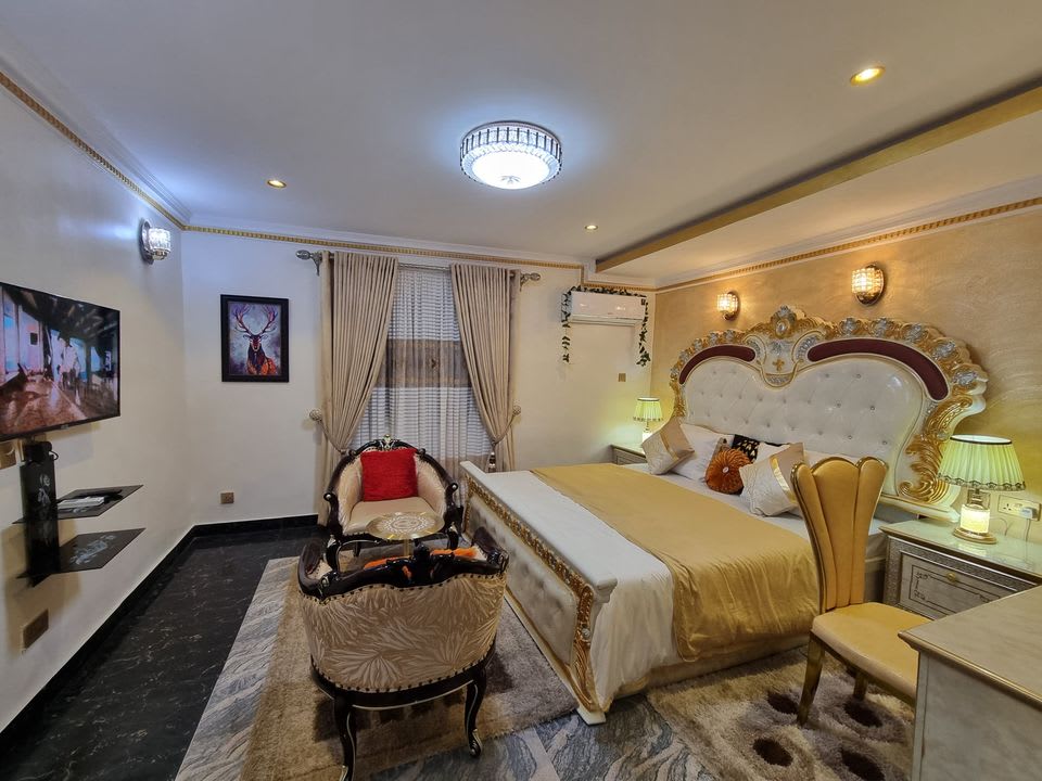 Super Deluxe  (3 Rooms & Parlour) 1
