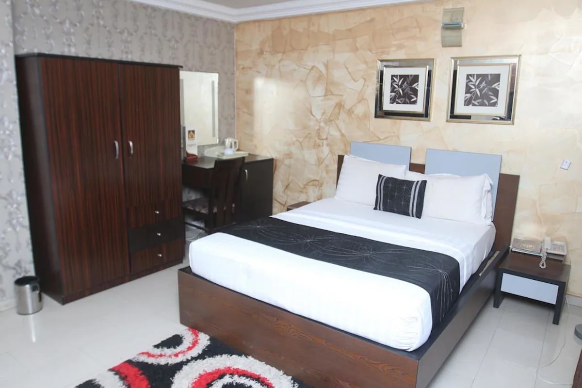 Premium Executive 1