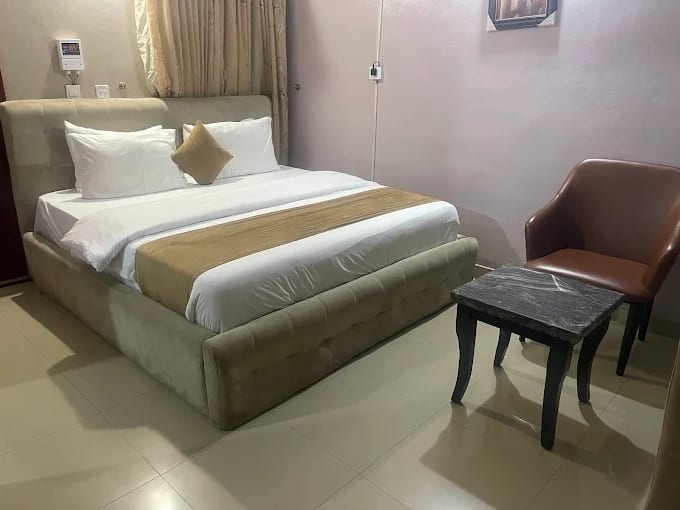 Royal Room 11 1