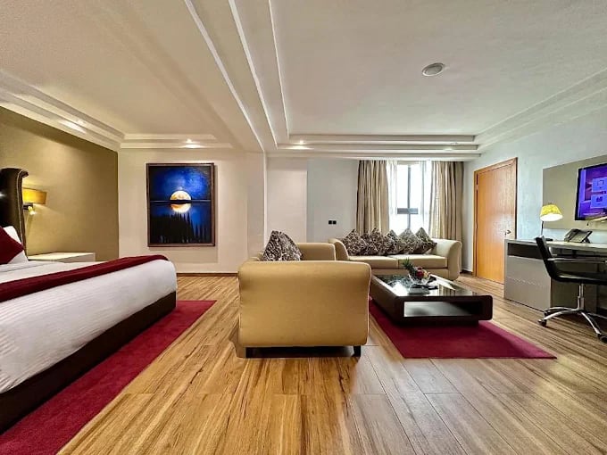 Deluxe Suite 1