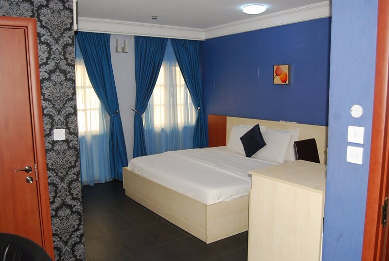Deluxe Suite 1