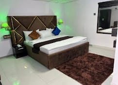 Executive Suite Apartment Bed Only 1