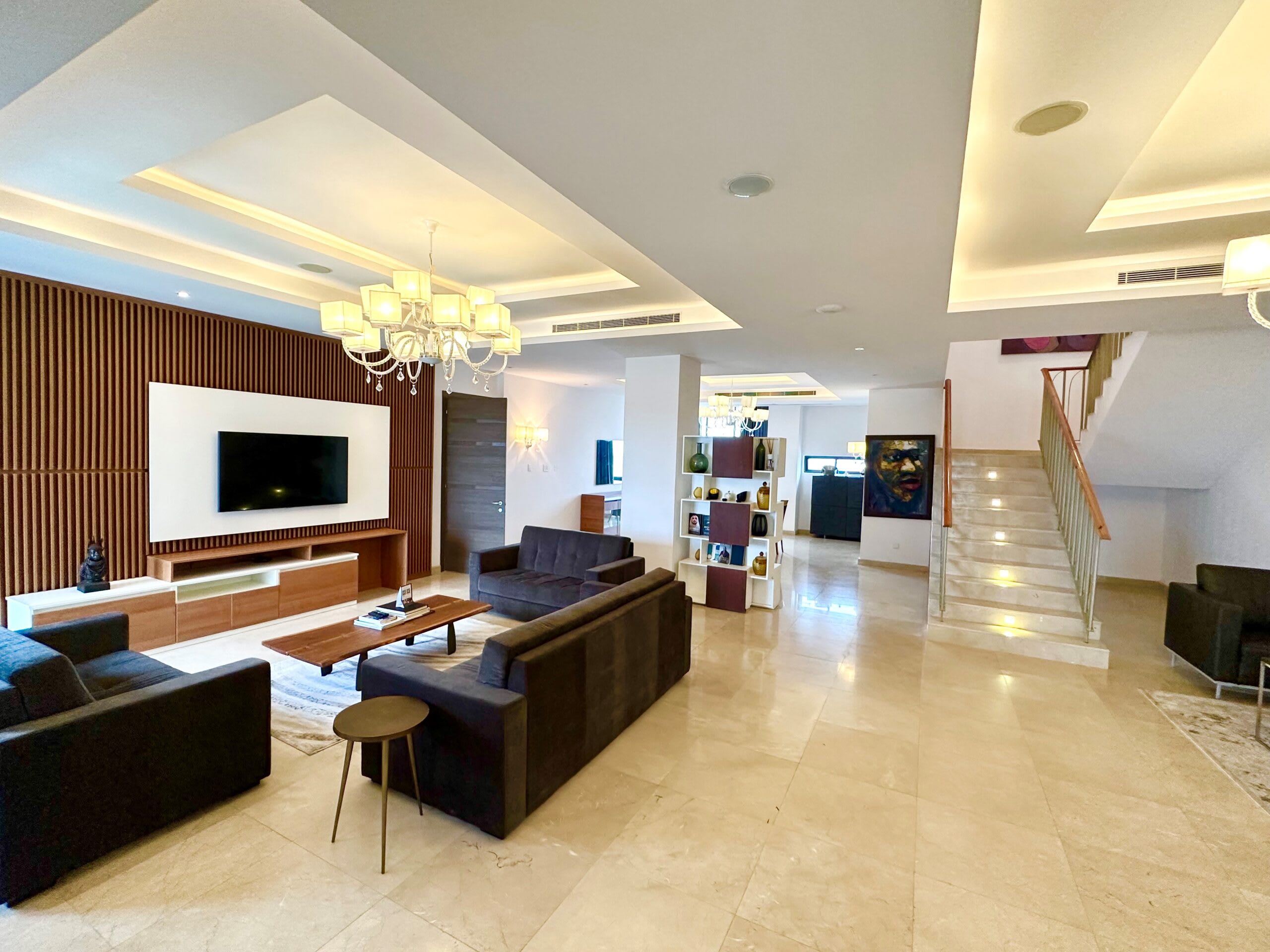 5 Bedroom Penthouse Apartment + 2 BQ 1