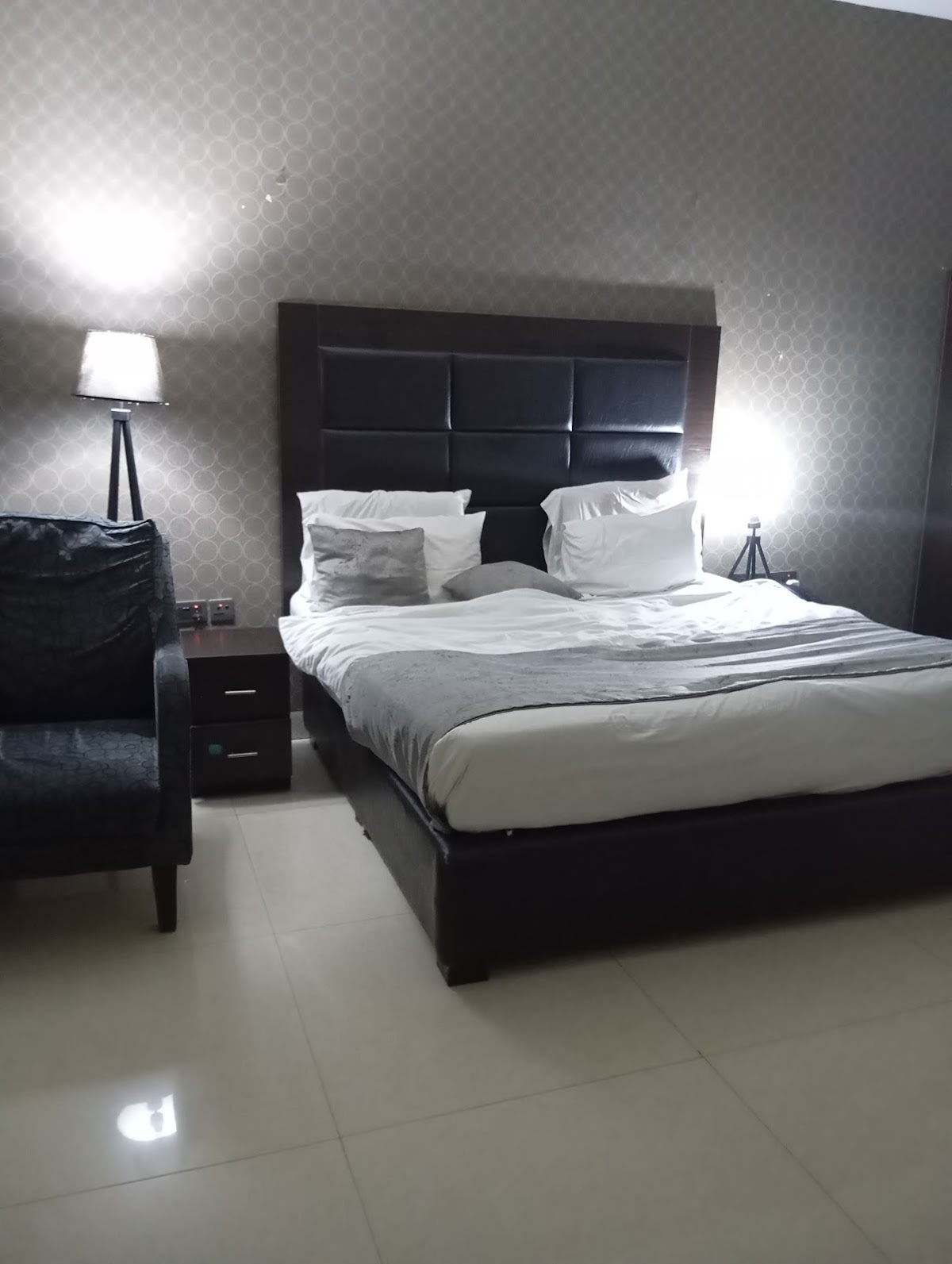 Business Suite 1