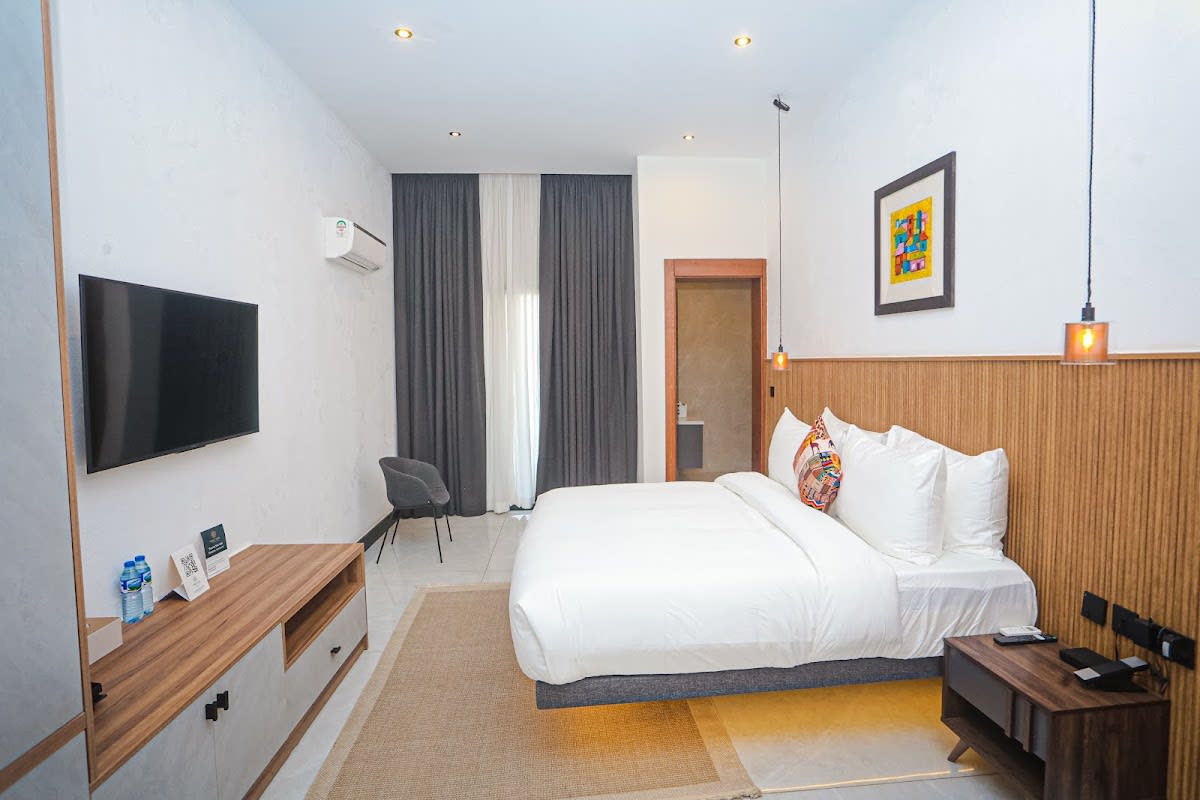 BLISS ROOM 1