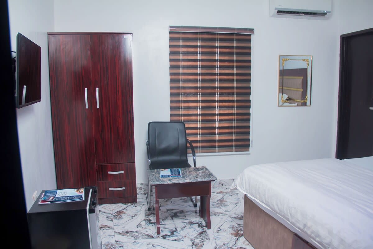 Executive 1