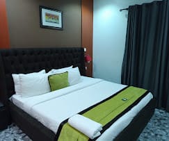 Deluxe Suite B 1