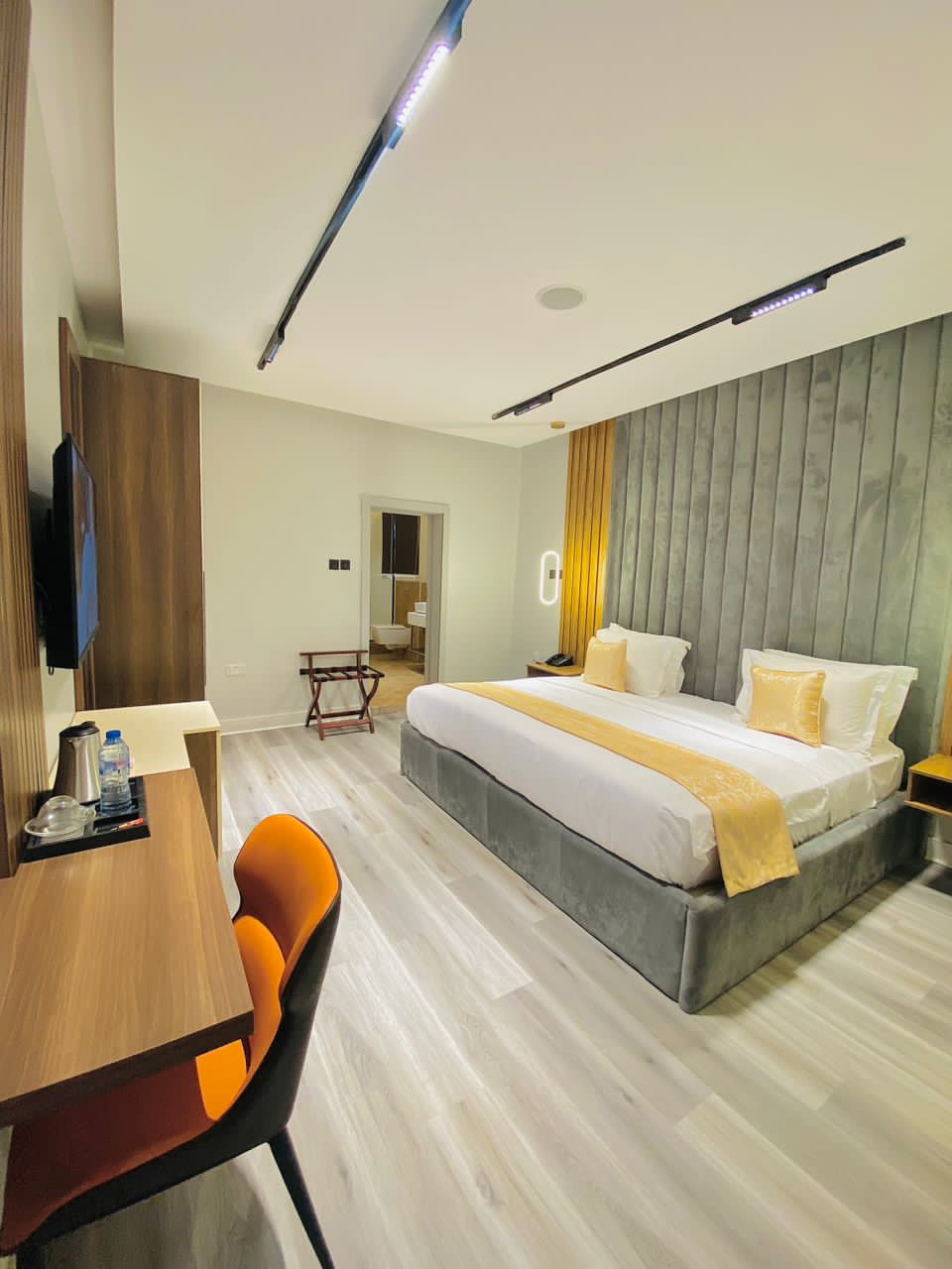 Suite 1