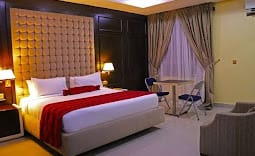 Deluxe Suite 1