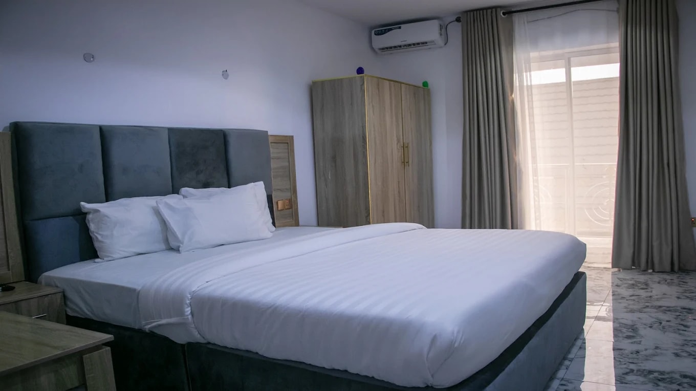 Royal Room 1