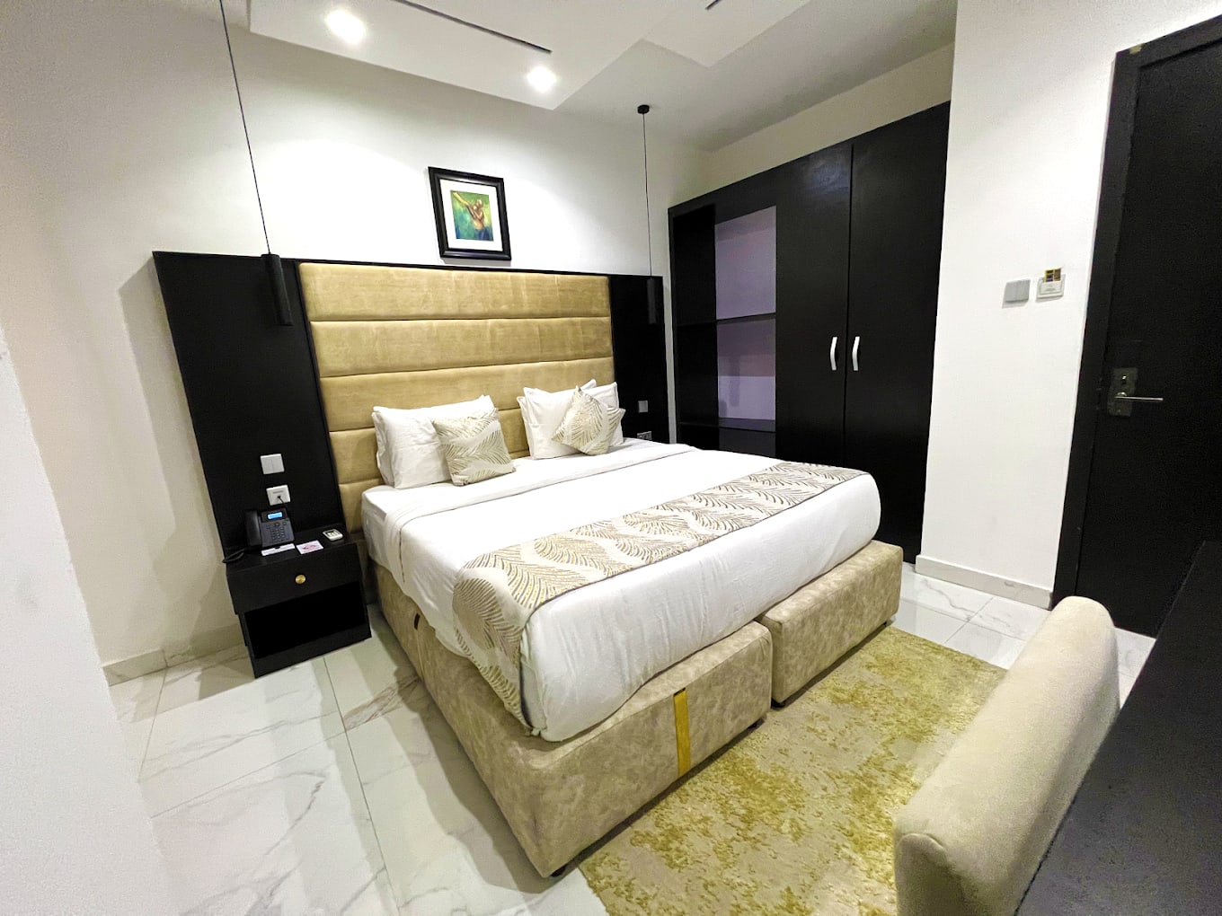 Bacony Room 1