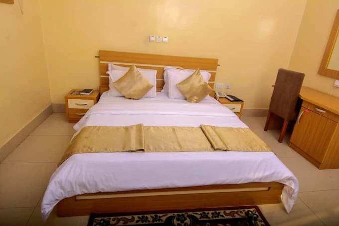 ecutive Suite 1