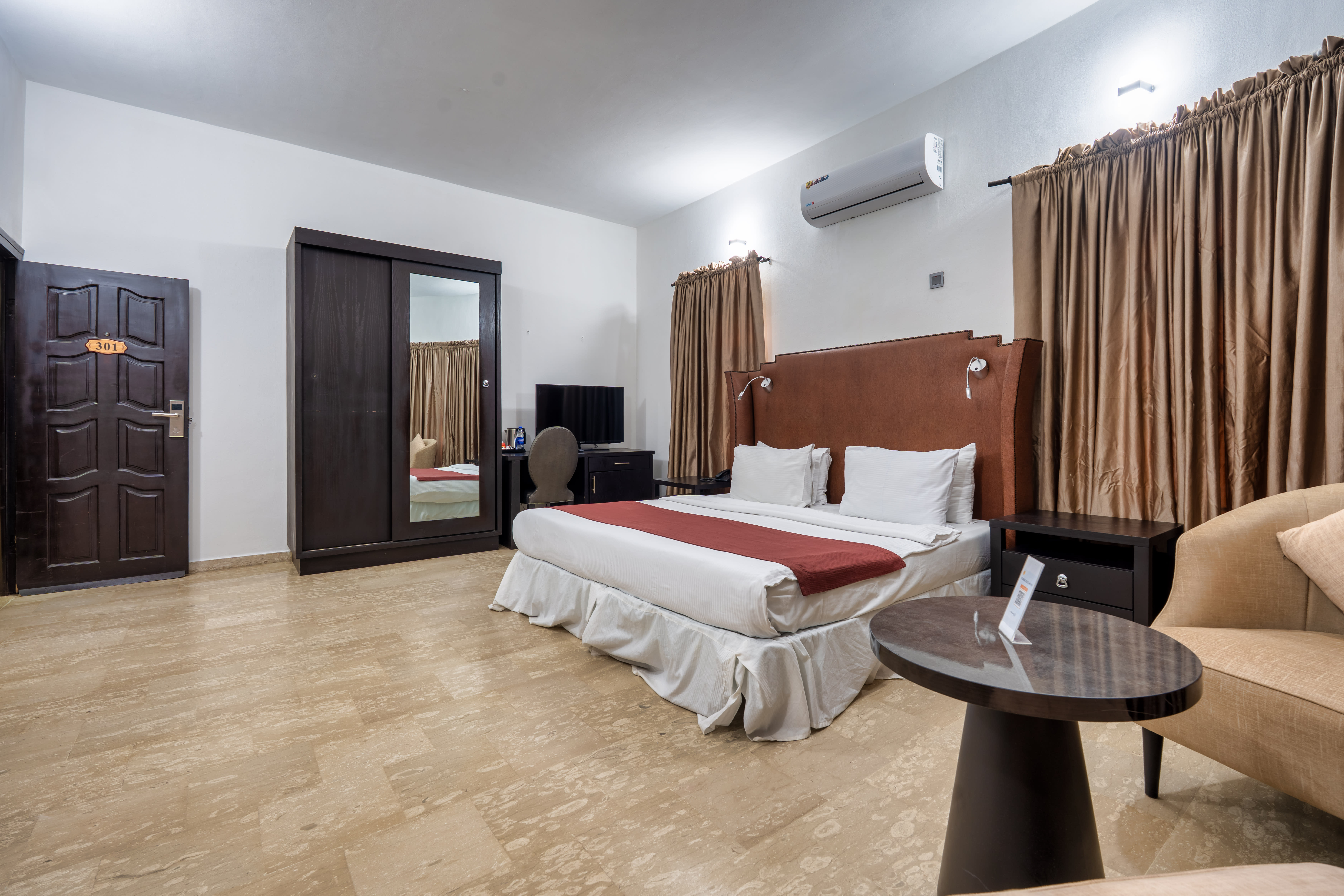 Elegance Room 1