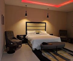 Deluxe Suite 1