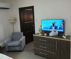 Executive Room (Pool & Lounge View) 1