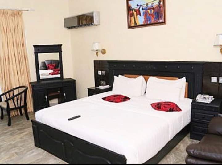 Senatorial Suite 1