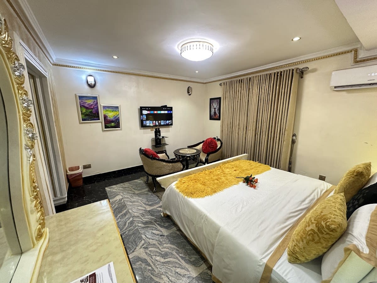 Super Deluxe With Balcony (1 Room &  Parlour) 1