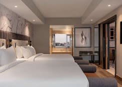 Suite with Balcony and Lagoon View - Lounge Access 1