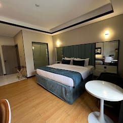 Executive Suite 1